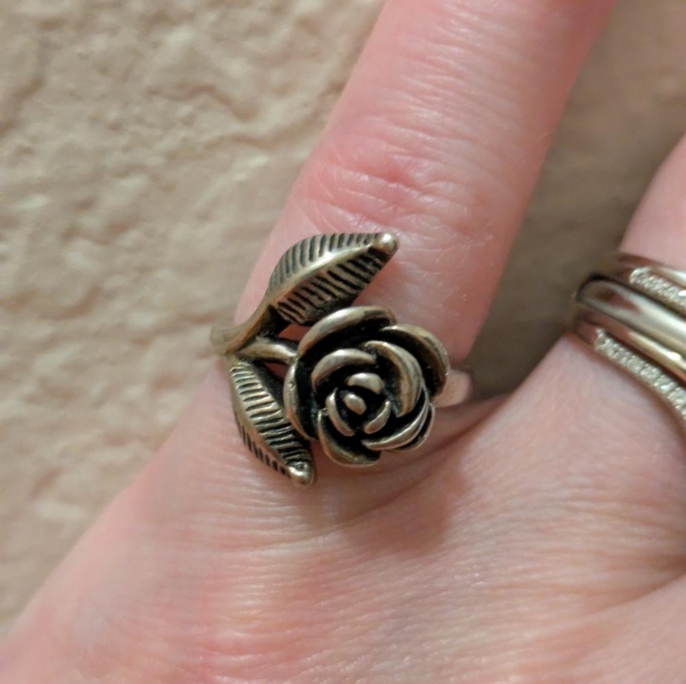 Elegant Sterling Silver Sz. 5 Rose Ring